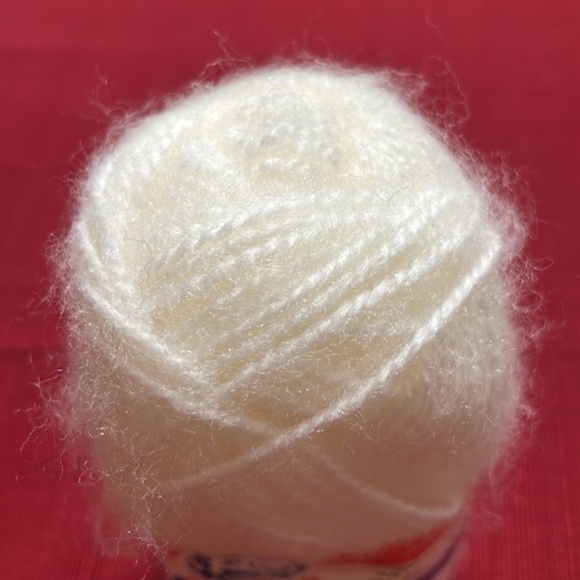 1 skein of Lana Moro flurri brushed white yarn l - Picture 2 of 9
